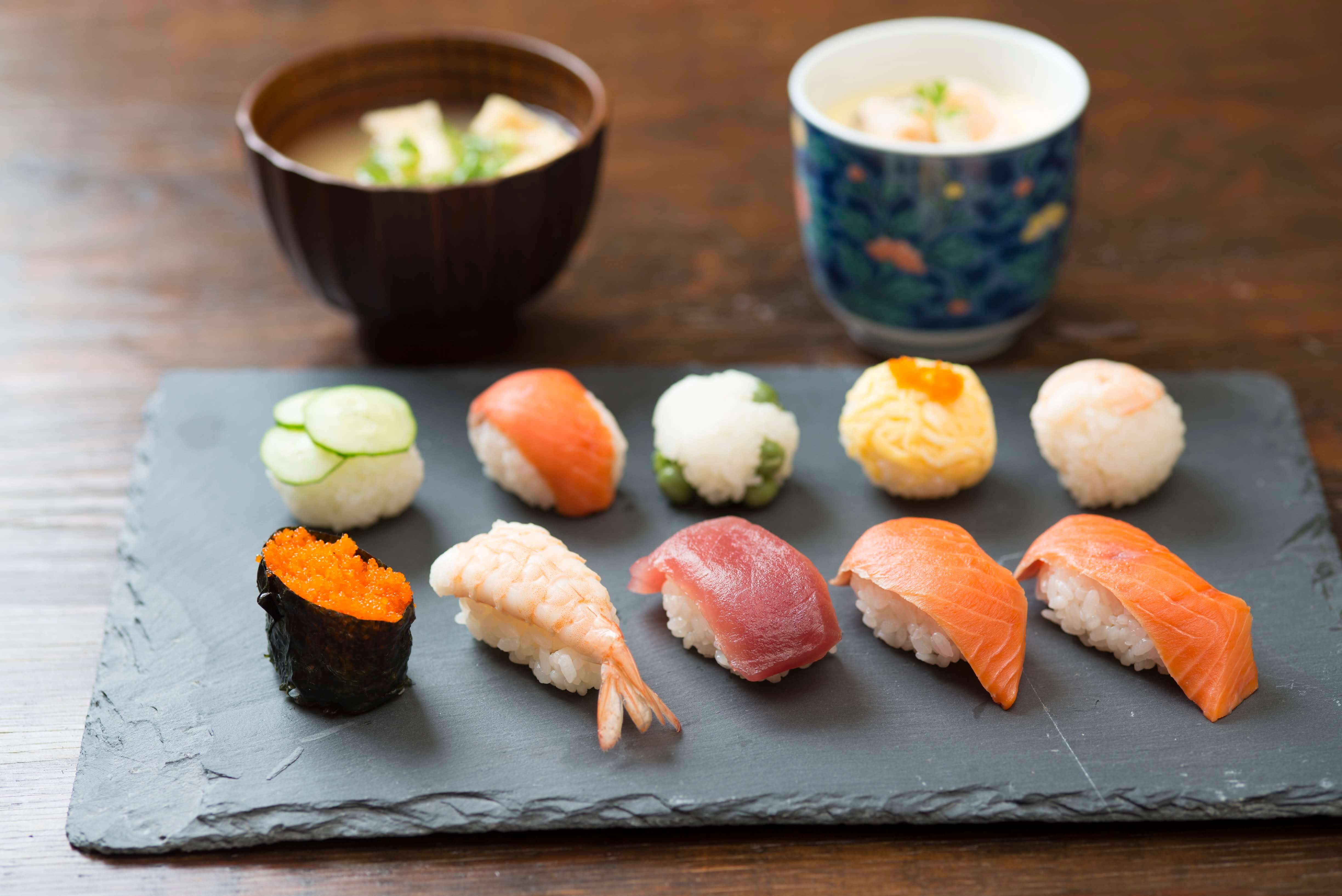 Let's make your own sushi!  /3 kinds of sushi, Japanese omelette, miso soup