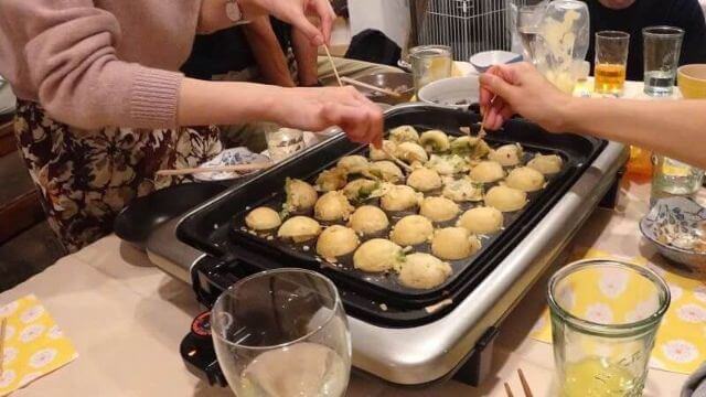 takoyaki cooking