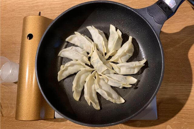 gyoza baking