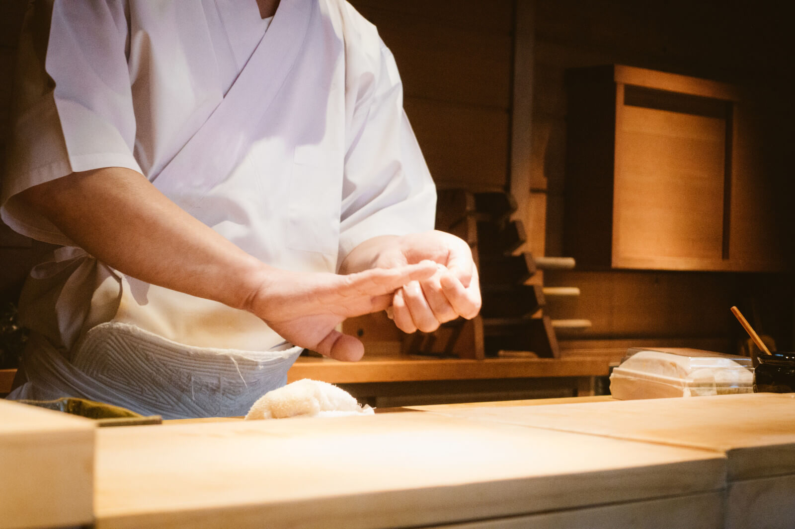making sushi japan