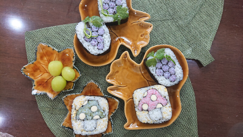 Autumn Deco Sushi ROll: Grapes and Mushrooms