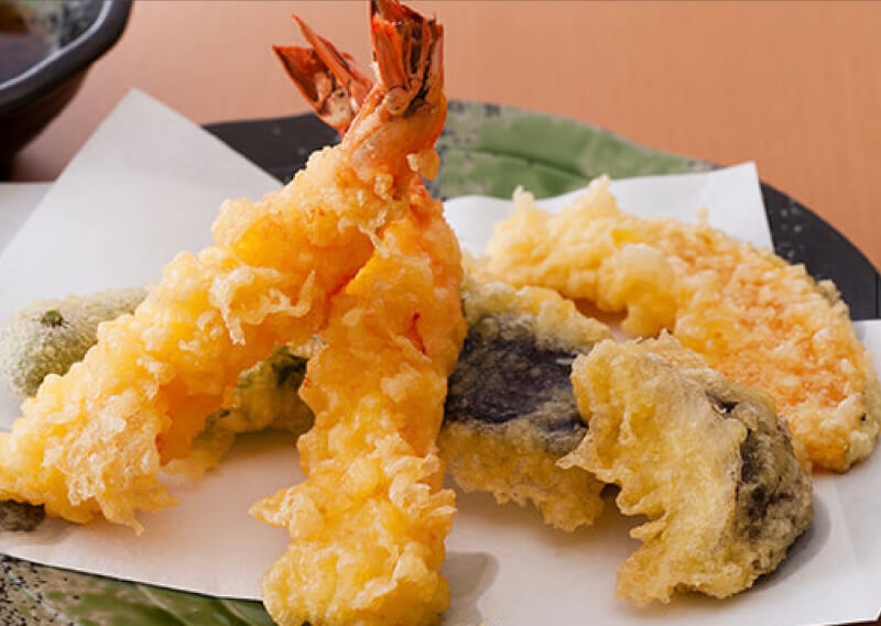 Let's experience making tempura and authentic dashi soup and making fruit daifuku together