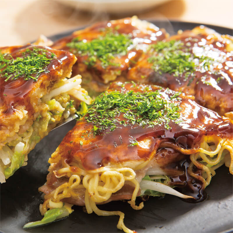 Hiroshima-style okonomiyaki class that anyone can make