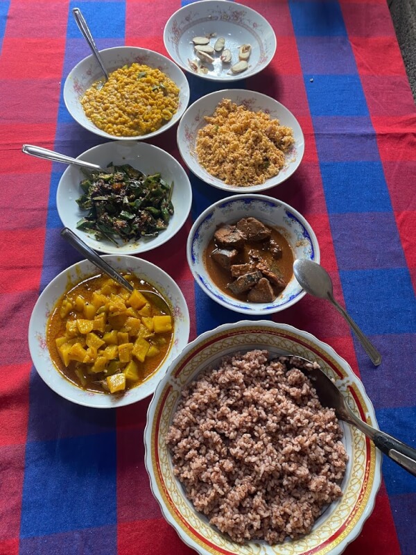 Sri Lankan traditional cooking class in Hikkaduwa. 