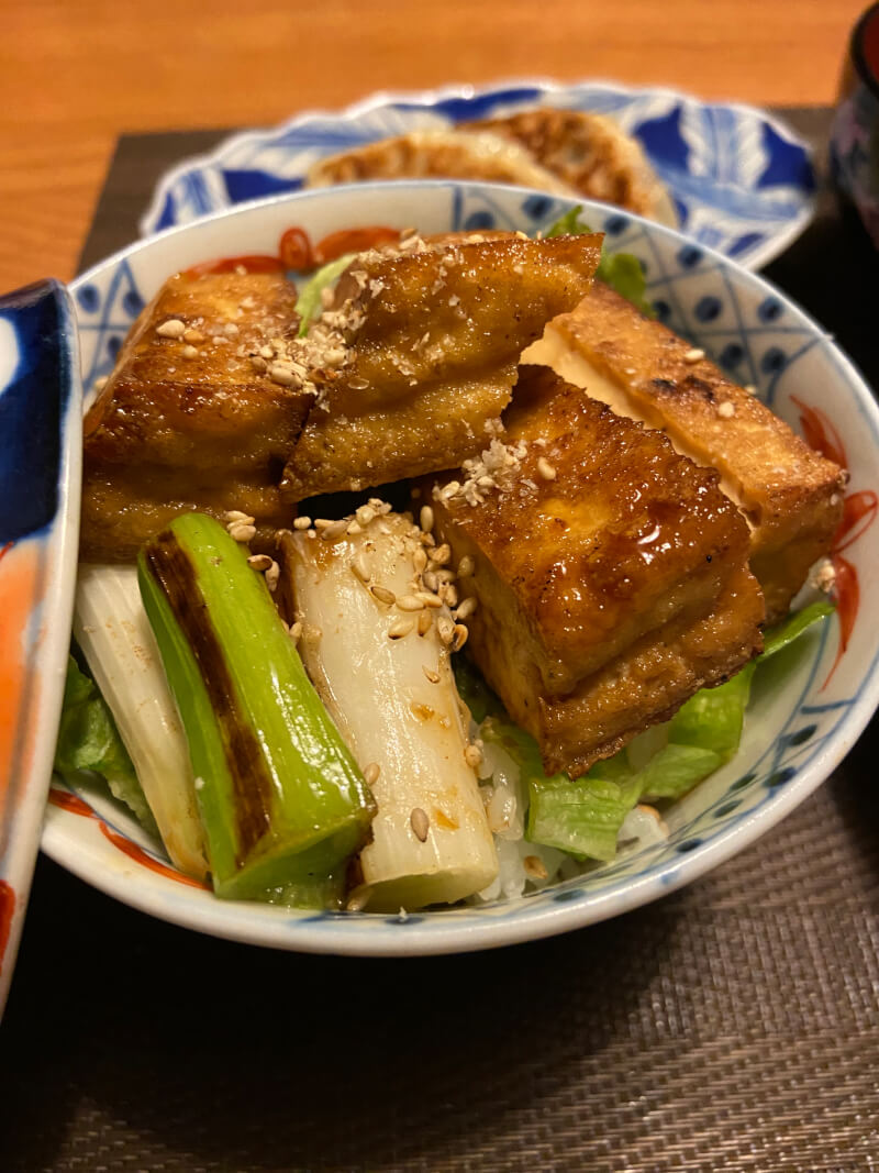 Experience and eat vegan cooking in a traditional house!
 (a bowl of deep-fried in soy sauce, mirin, etc and gyoza and miso soup for vegan)