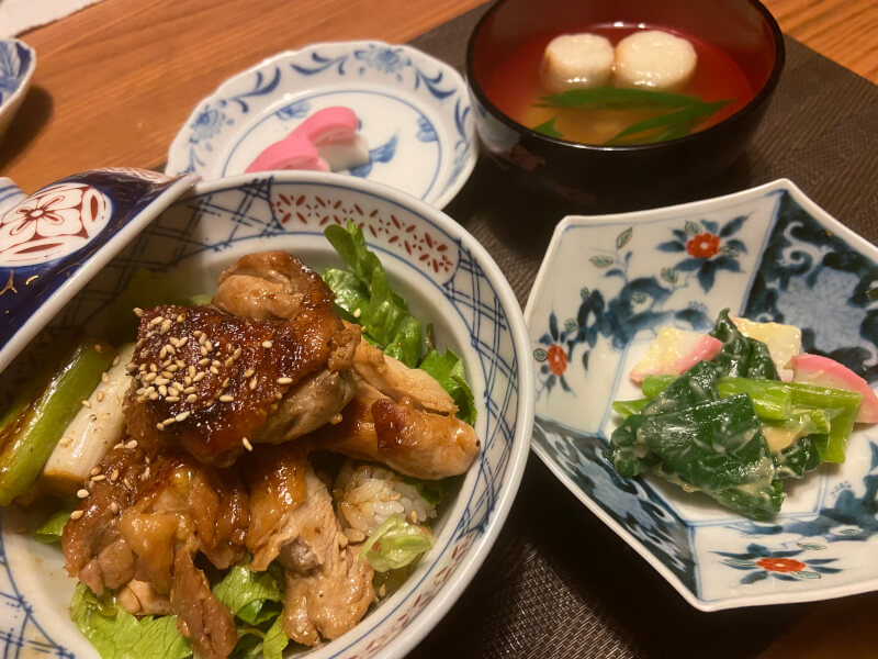 Let's make an easy and delicious chicken teriyaki bowl Let’s together in the kitchen of a traditional Kyoto house.If you don't like chicken, you can substitute pork.Also, for vegans, you can make it with fried tofu. I'm waiting for your application!