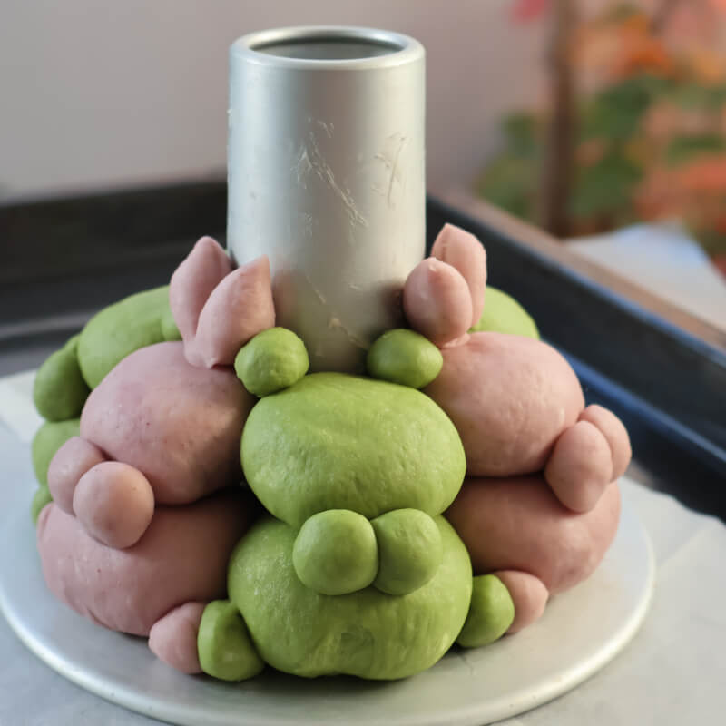 Frog and Rabbit pull-apart bread