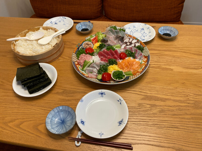 Japanese home parties include hand-rolled sushi