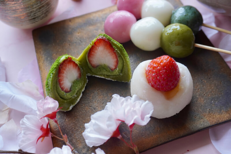 Would you like to experience mochi to fully immerse yourself in Japanese culture at Sangenjaya, 5 minutes from Shibuya?