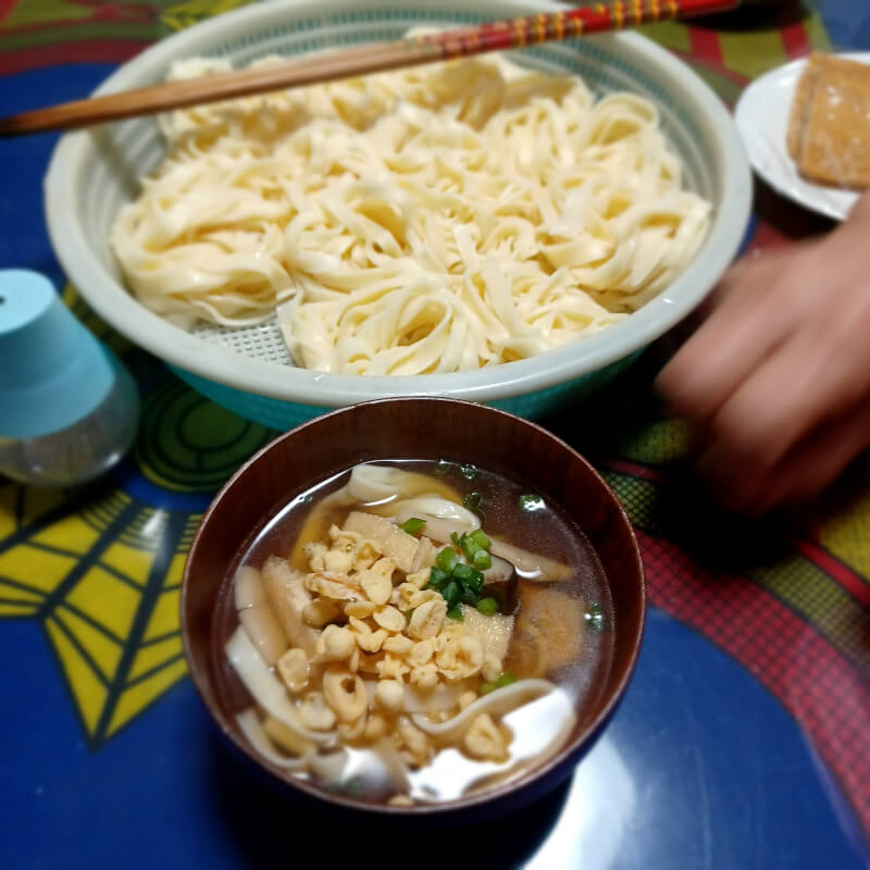 Let's make delicious udon from flour taught by moms at home 


Préparons de délicieux udon à partir de farine enseignée par les mamans à la maison