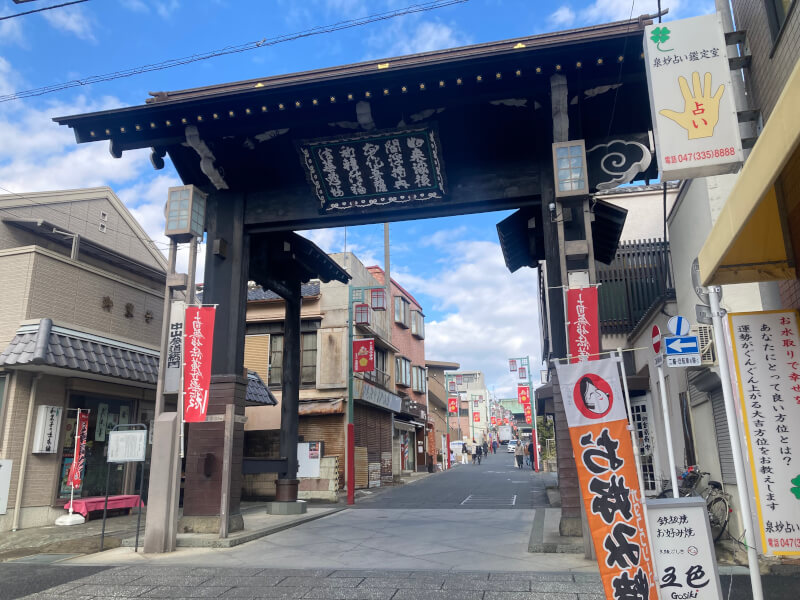 10 minutes of nice walk through a temple 