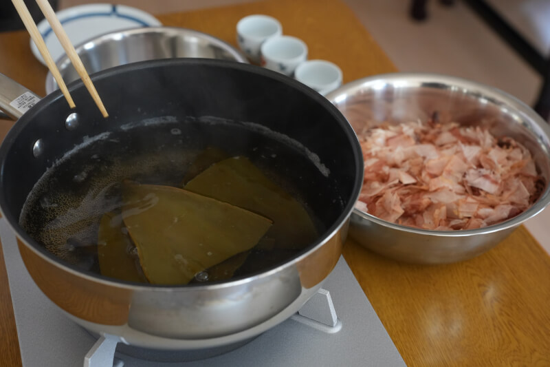 Making and Tasting the Fundamental Japanese Cuisine Soup Used in Ramen Broth