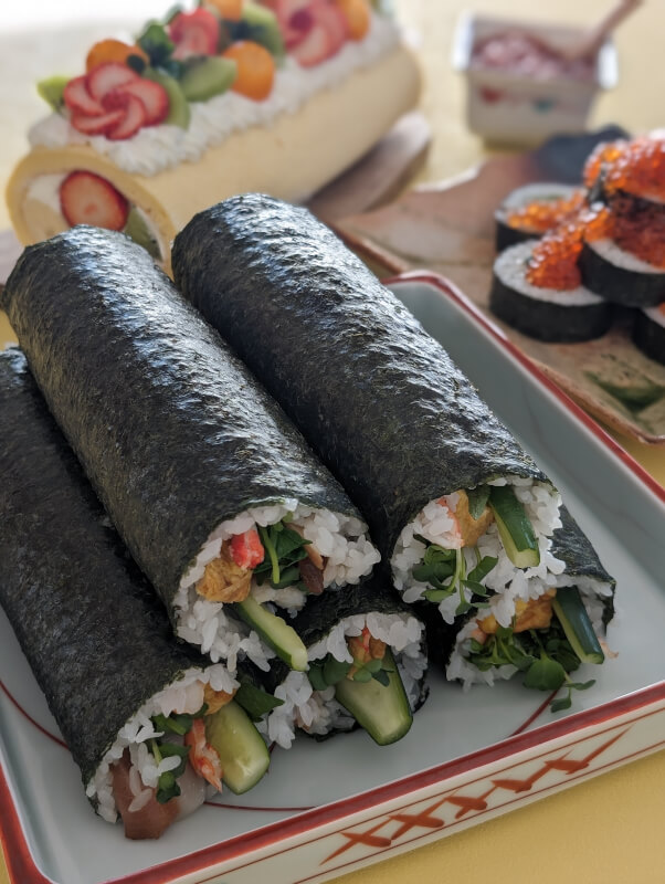 Let's make the popular Futomaki sushi together !!