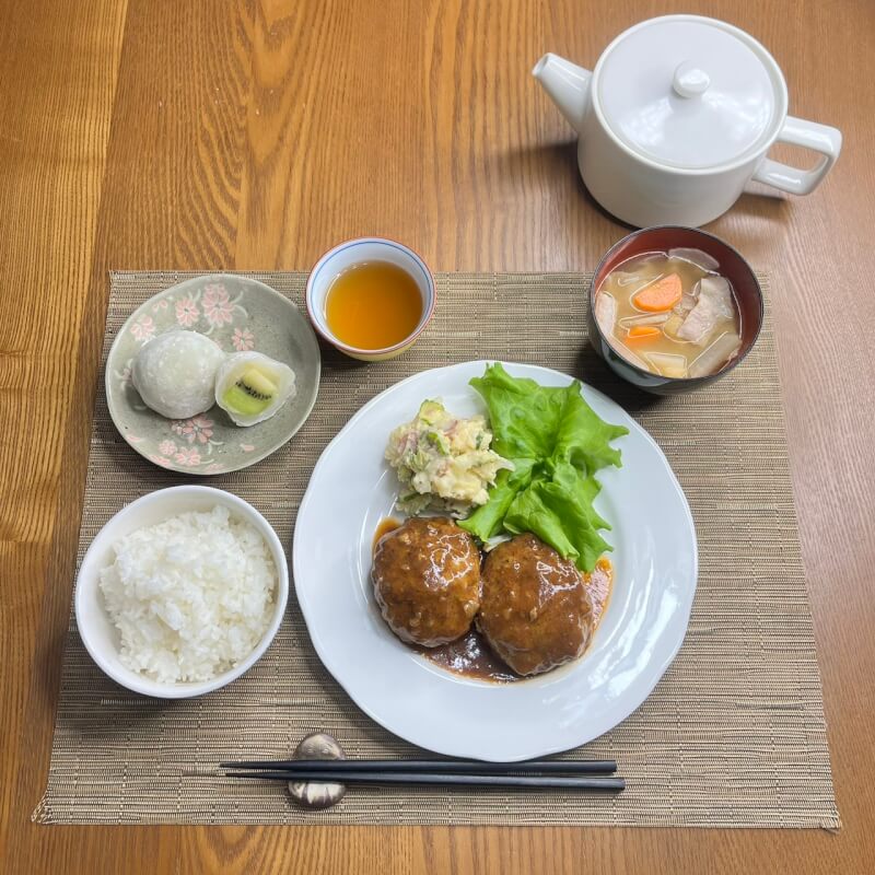 Let's make Stewed Hamburger Steak, Potato salad, Miso soup and Japanese sweets!