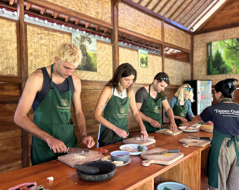 Balinese cooking class on organic farm