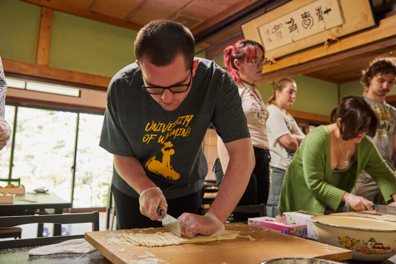 Make Udon from scratch at a temple lodge【vegan acceptable】【evening time is also available】 