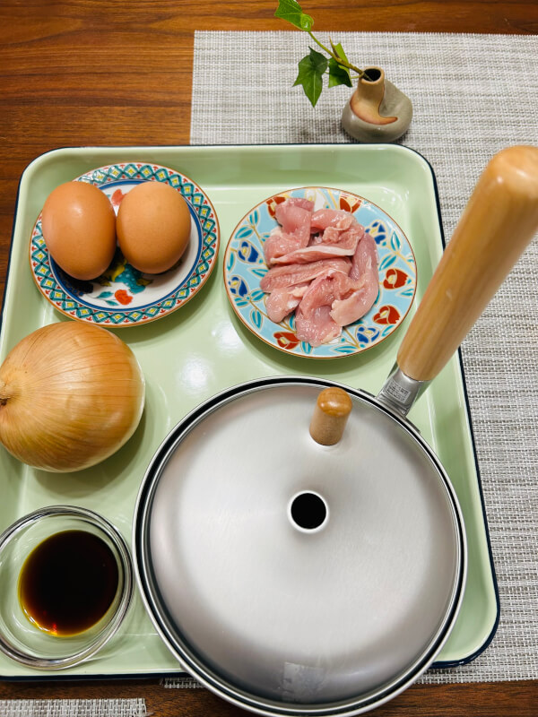 Let's make delicious Oyakodon and Miso soup !