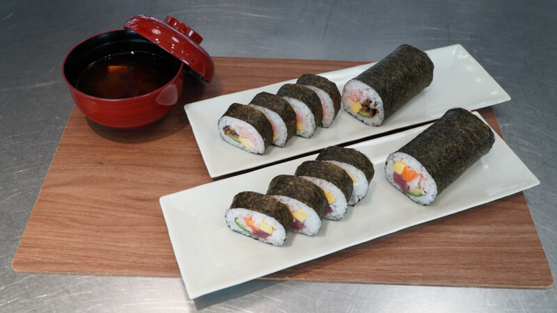 Let's cook Sushi roll and Temarisushi! Conveniently located close to Umeda station in Osaka!