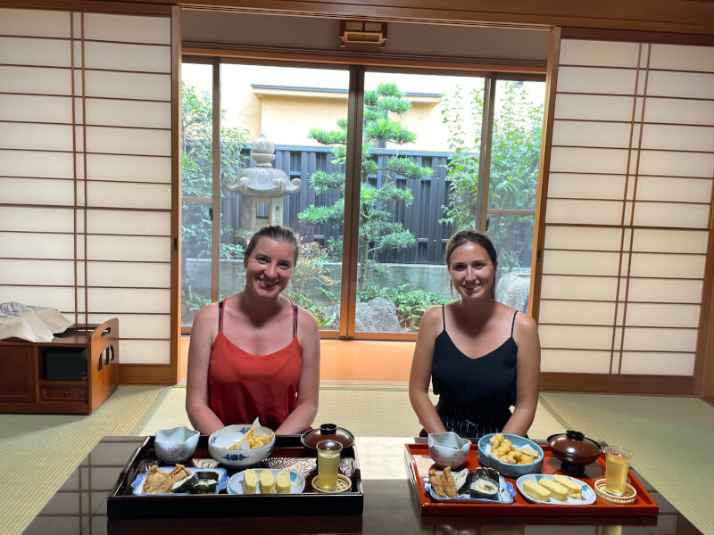 Enjoy your lunch in a traditional Japanese room with fantastic garden view.