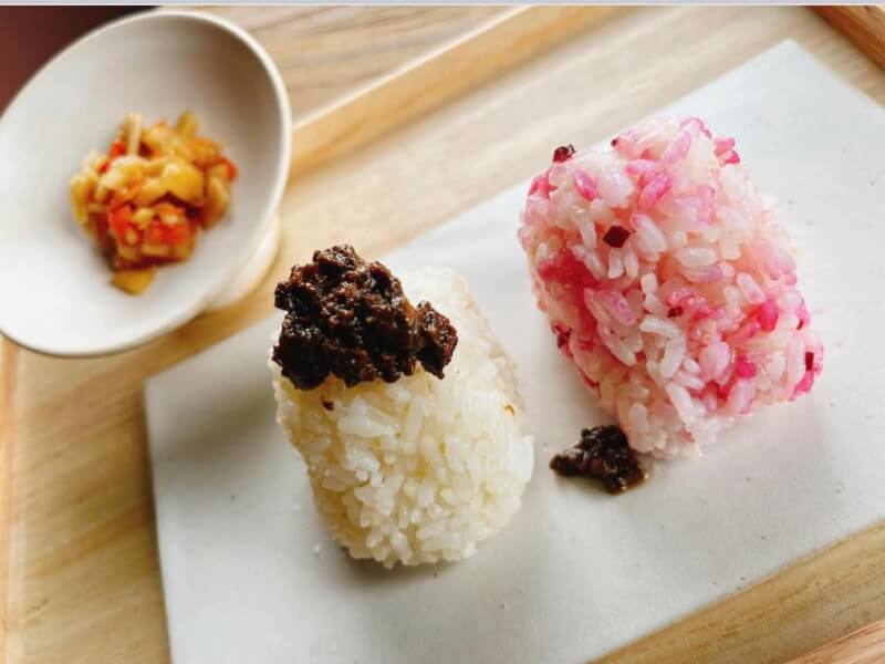 Miso and soy sauce are indispensable to Japanese cuisine. Let's compare the taste of local miso and soy sauce and make and eat a typical Japanese home-cooked meal of 