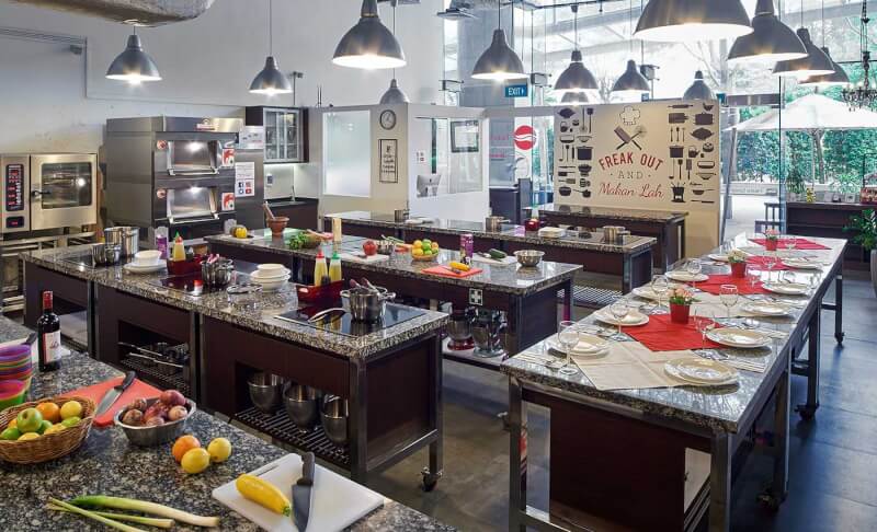 Private Class - Neighbourhood Market Visit and Cooking Class by a Professional Chef in Singapore (Minimum 2 participants)