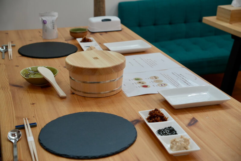 おにぎり・味噌汁・そして卵焼き！日本の温かい家庭料理レッスン