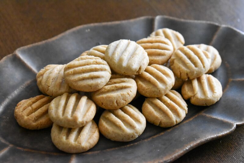 Making gluten-free, plant-based sesame cookies