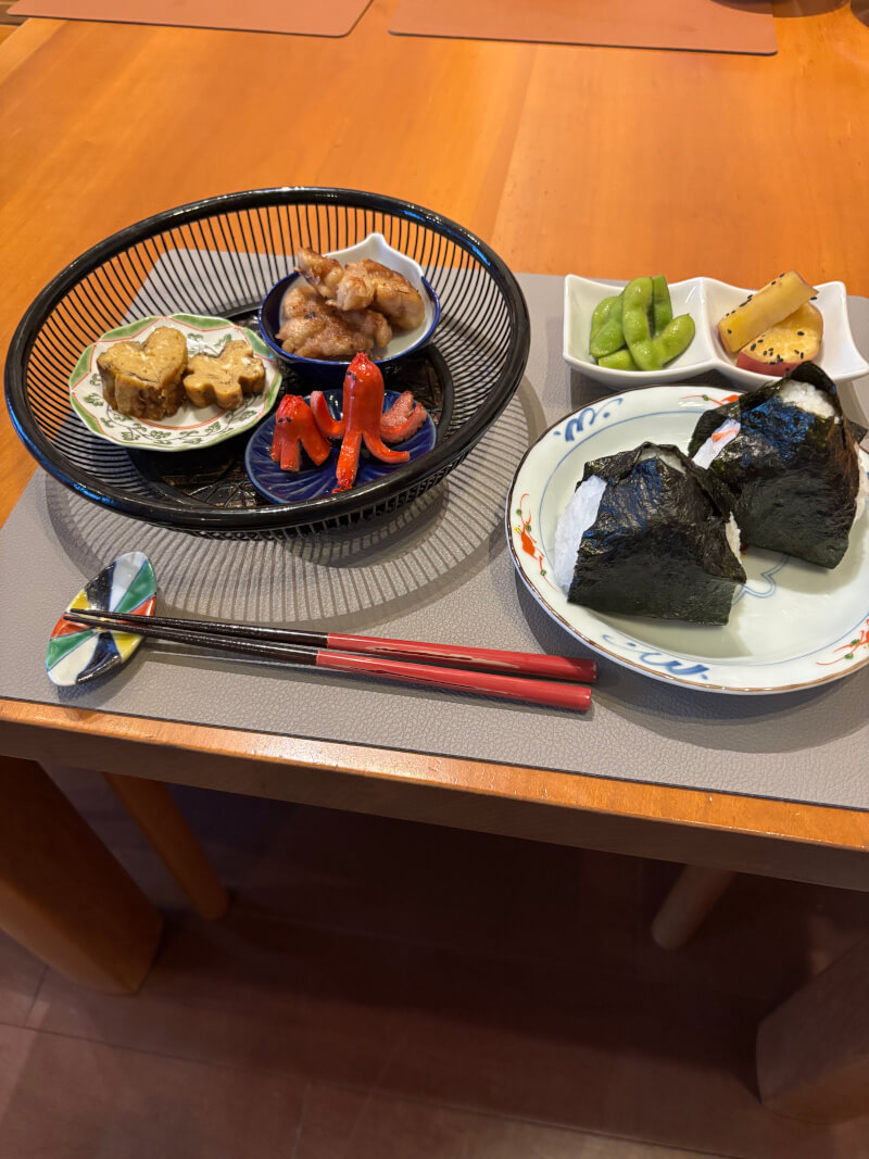 Simple Japanese lunch 
Onigiri, Miso-soup and Kara-age