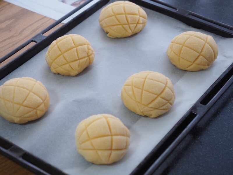 Let's make Melonpan! - A sweet bun with a crisp cookie crust