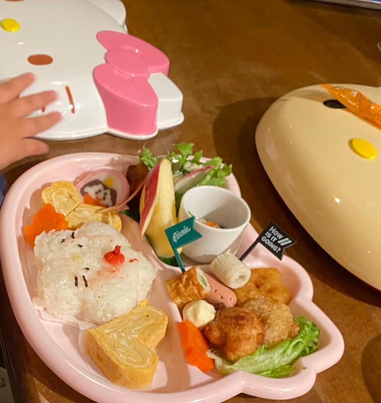 Everyone loves it! 
Character bento (Hello Kitty style)
※You cannot take it home from the classroom.

※In addition to the Hello Kitty style, there are also Monster Ball, Pompompurin, and Cinnamoroll styles.
※In addition to the Hello Kitty style, there are also Monster Ball, Pompompurin, and Cinnamoroll styles.
Please inquire when applying