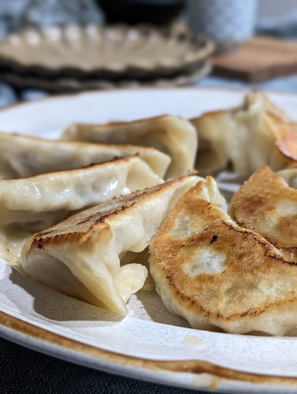 【Gyoza】
【Onigiri】
【Kakitama-jiru】(a Japanese egg drop soup with a light dashi broth)
【Japanese tea】