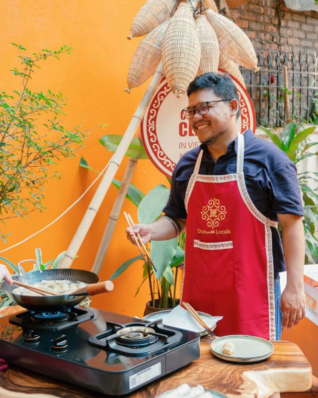 A Vegetarian's Culinary Journey: Discover 4 Vibrant Flavors of Vietnamese Cuisine & Local Market Walk