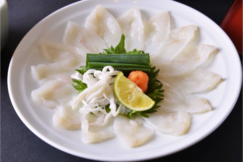 Tessa (Fugu Sashimi) Demonstration