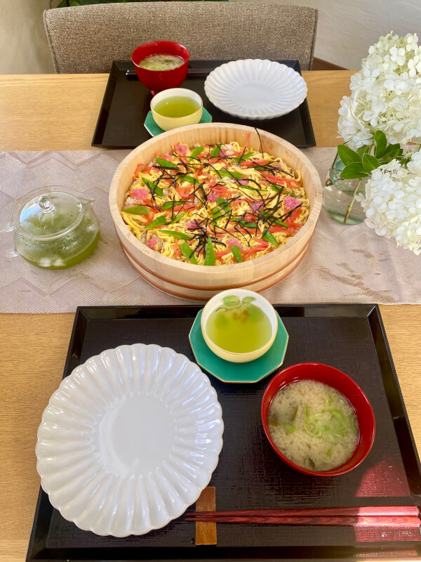 Make Beautiful Chirashi Sushi and Miso Soup in a Cozy Japanese Home in Hokkaido