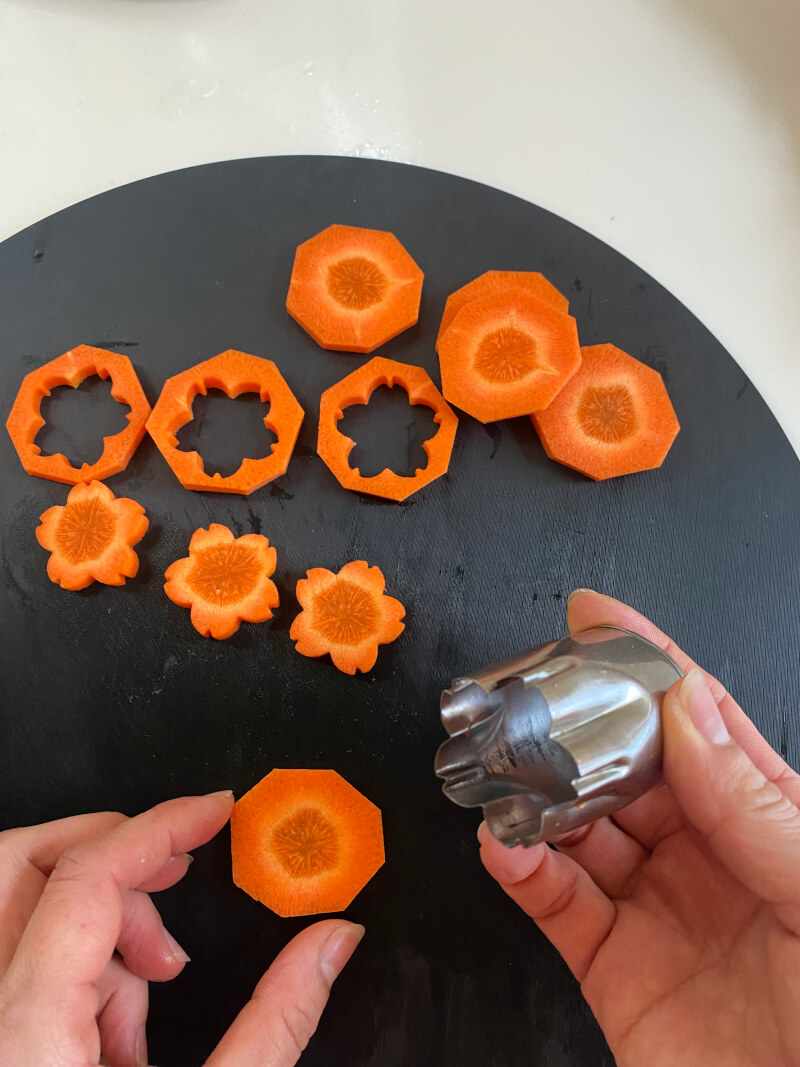 Make Flower-Shaped Carrots