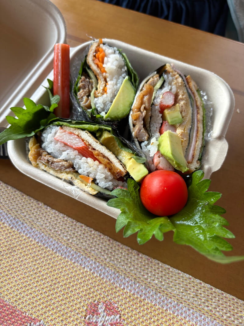 Onigirazu: A healthy and easy way to make the traditional Japanese food of onigiri. Suitable for vegetarians and vegans. And, a simple way to make the traditional Japanese sweet daifuku using seasonal fruits.