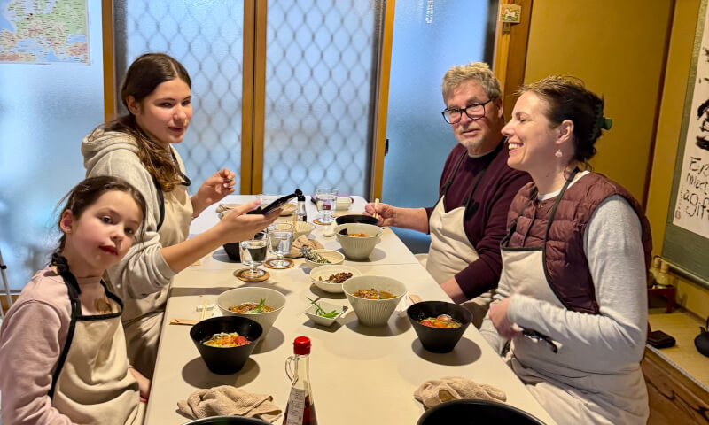 Vegan Ramen & Gyoza Cooking Experience with Matcha in Kyoto
(No Animal-Based Broth is Used) ,Casual Tea Ceremony ,Small Group Lessons (Alone, with Your Partner, Friends, Family, etc)