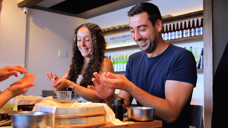 Sushi Making Experience Japanese Sake Drinking Set in Tokyo