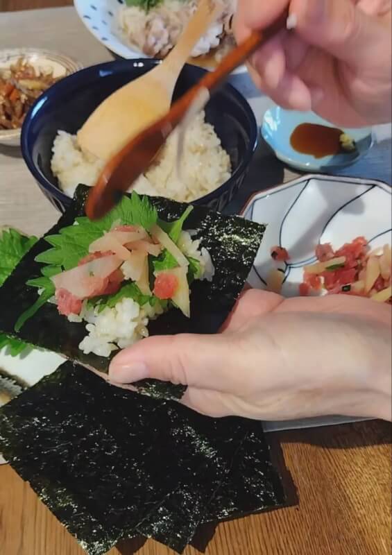 Japanese cold noodle dish and hand-rolled sushi