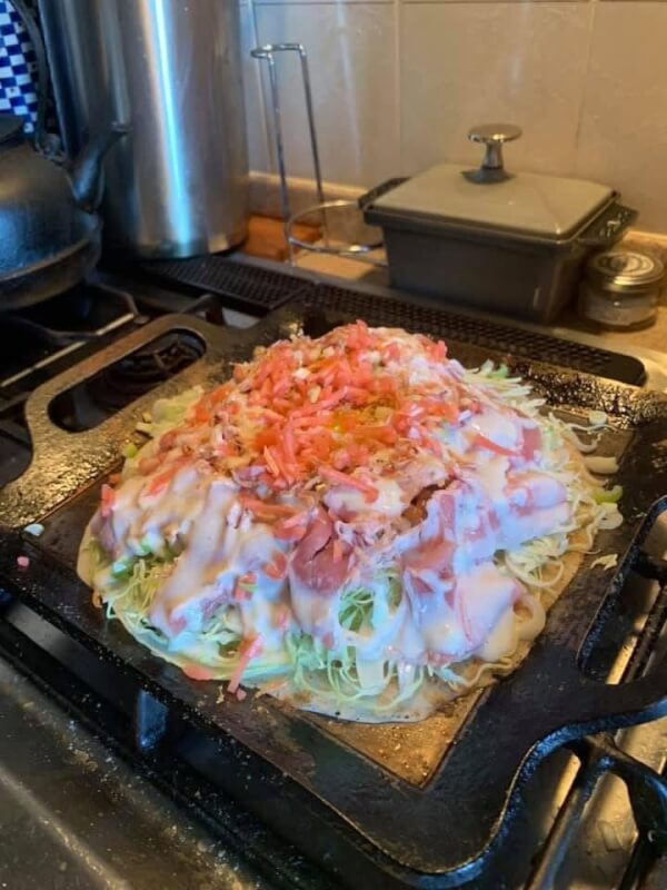 Place the toppings on top.