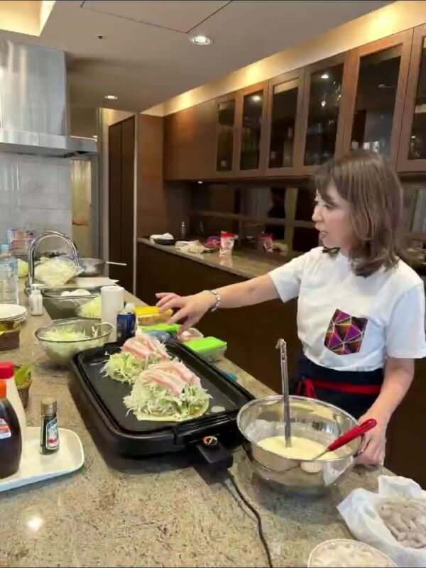 Make Real Hiroshima-Style Okonomiyaki with a Local Host in Tokyo