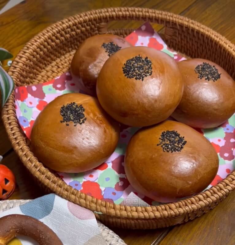 Authentic Japanese Red Bean Paste Bread (Anpan) Experience in Osaka!