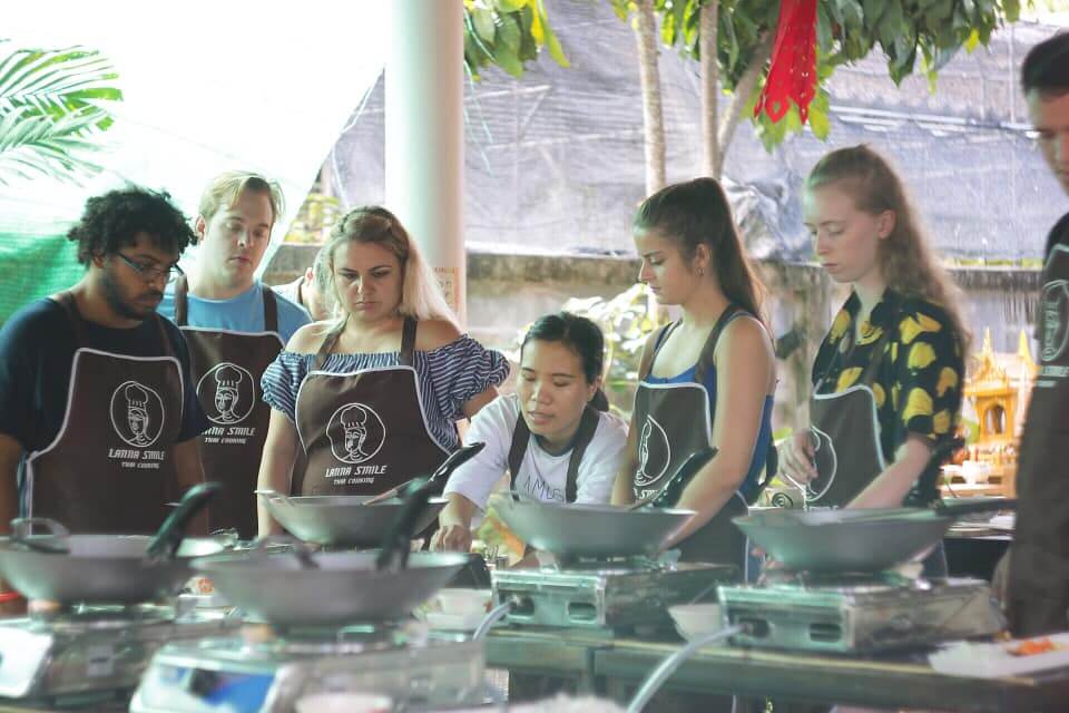 Morning Traditional Thai Cooking Class (8.00 AM-1.30 PM)