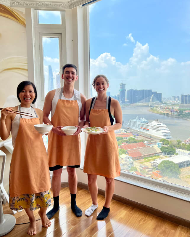 Top Home Cooking Class with a River View Kitchen