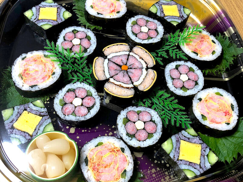 Let\'s make tasty Decorated Sushi Rolls!