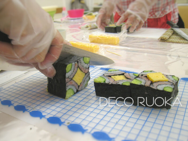 Beautiful DECO sushi roll class at cozy house