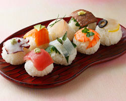 Nigiri Sushi(Hand shaped sushi)、Miso soup、Green Tea