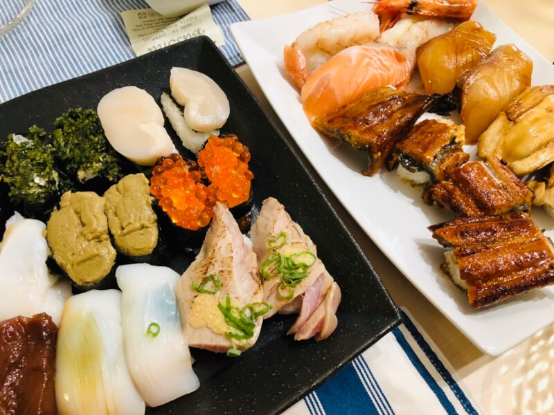 Udon!  sushi!
Enjoy Japanese Japanese food!