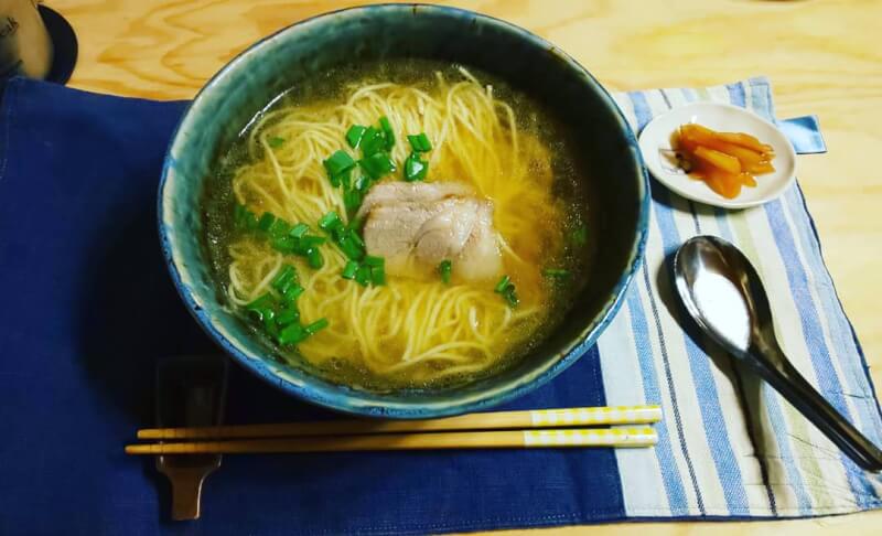 The taste of Japanese grandma. Make homemade pork and ramen!