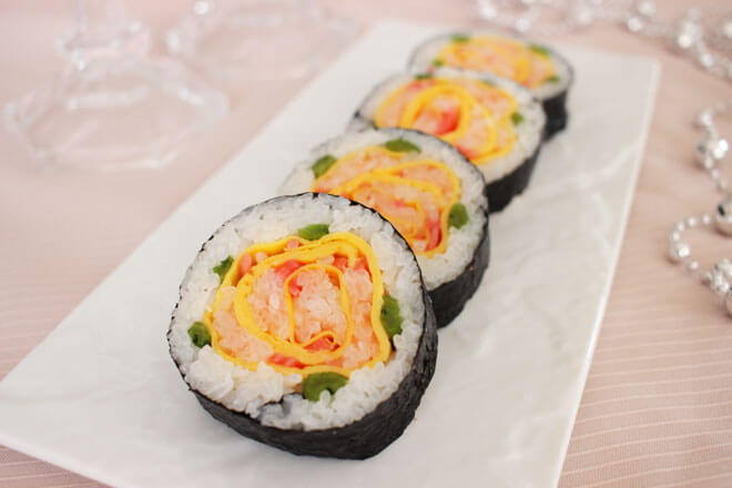 Make gorgeous flower cut sushi rolls